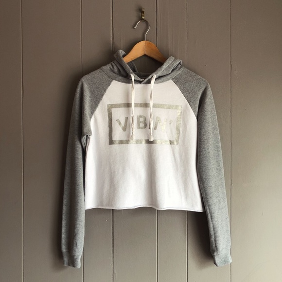 Cold Crush Tops - Soft Gray & White Cropped Hoodie Sweatshirt